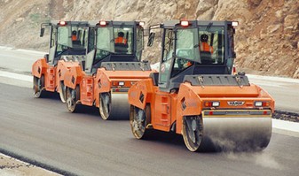 Уплотнение цементобетонной смеси асфальтоукладчиками